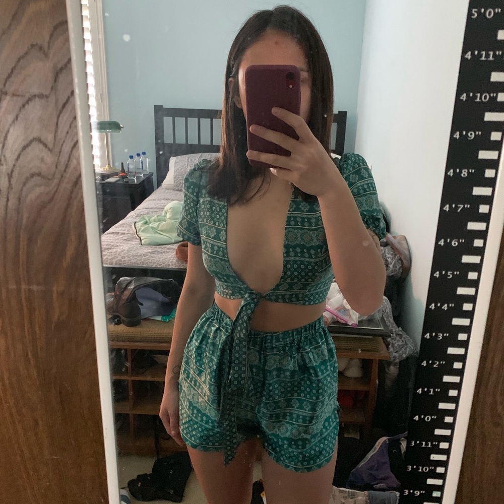 Two piece set - Picture 4 of 4